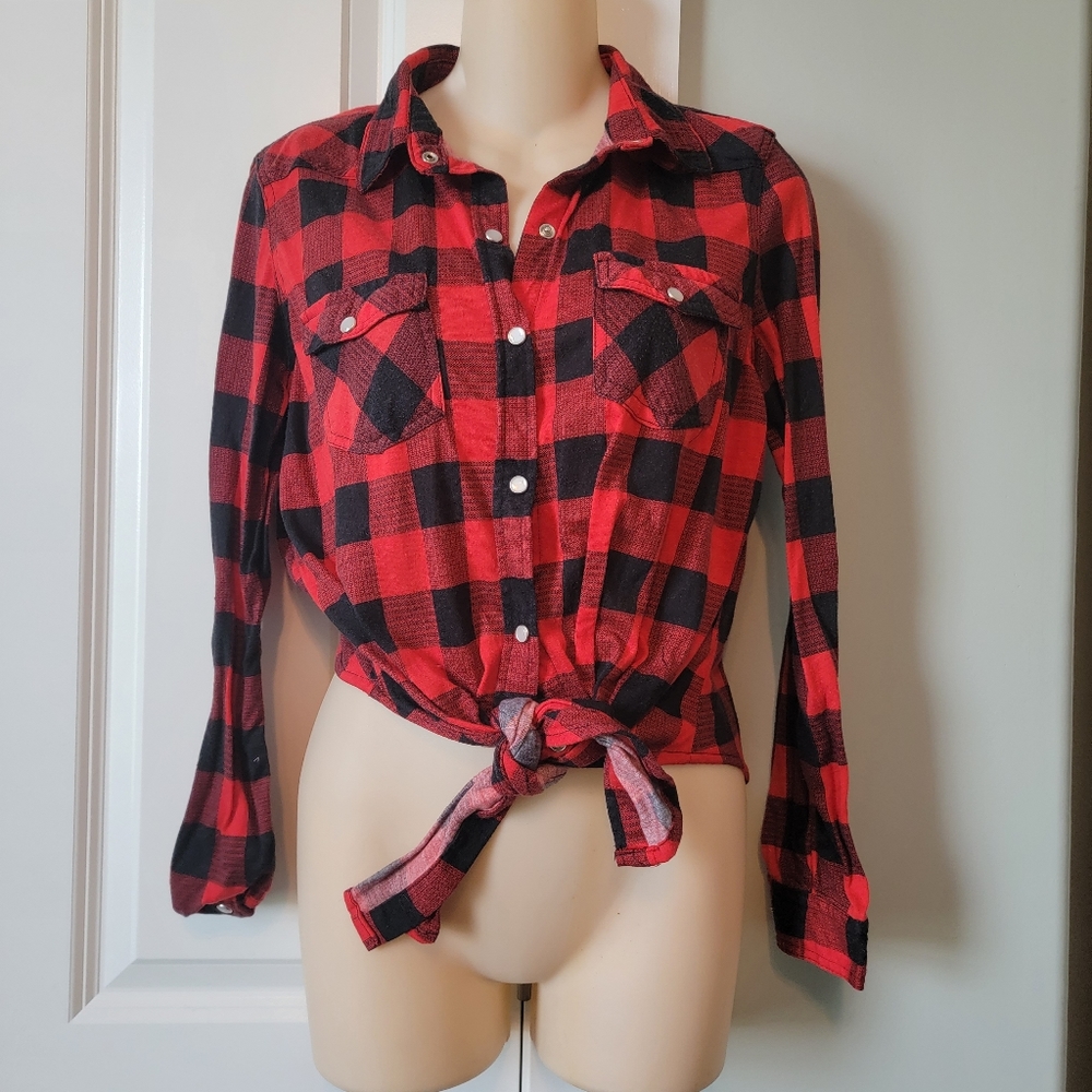 Buffalo Plaid tie front button up small
